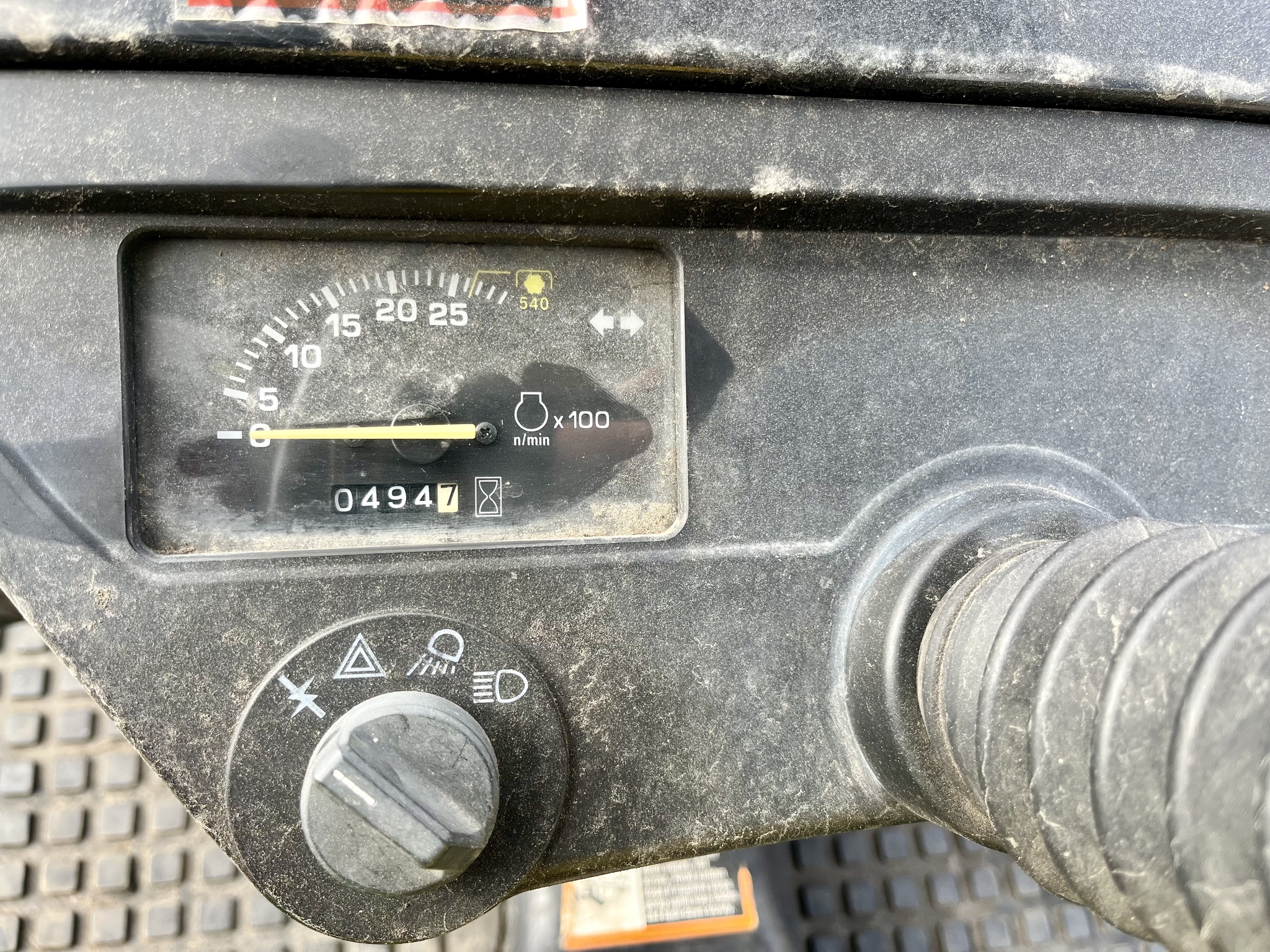 1999 John Deere 4100 Image 6