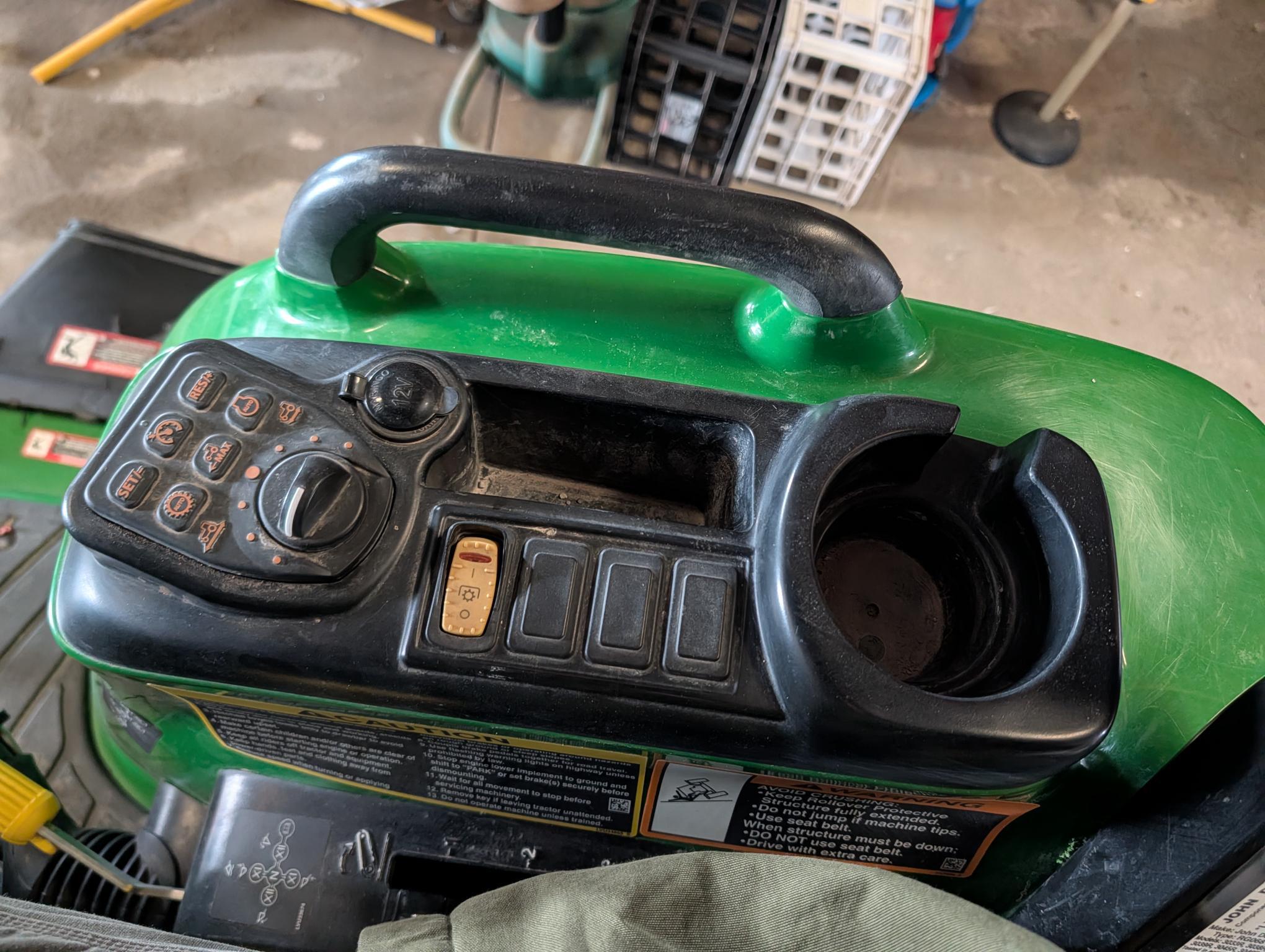 2023 John Deere 3033R Image 6