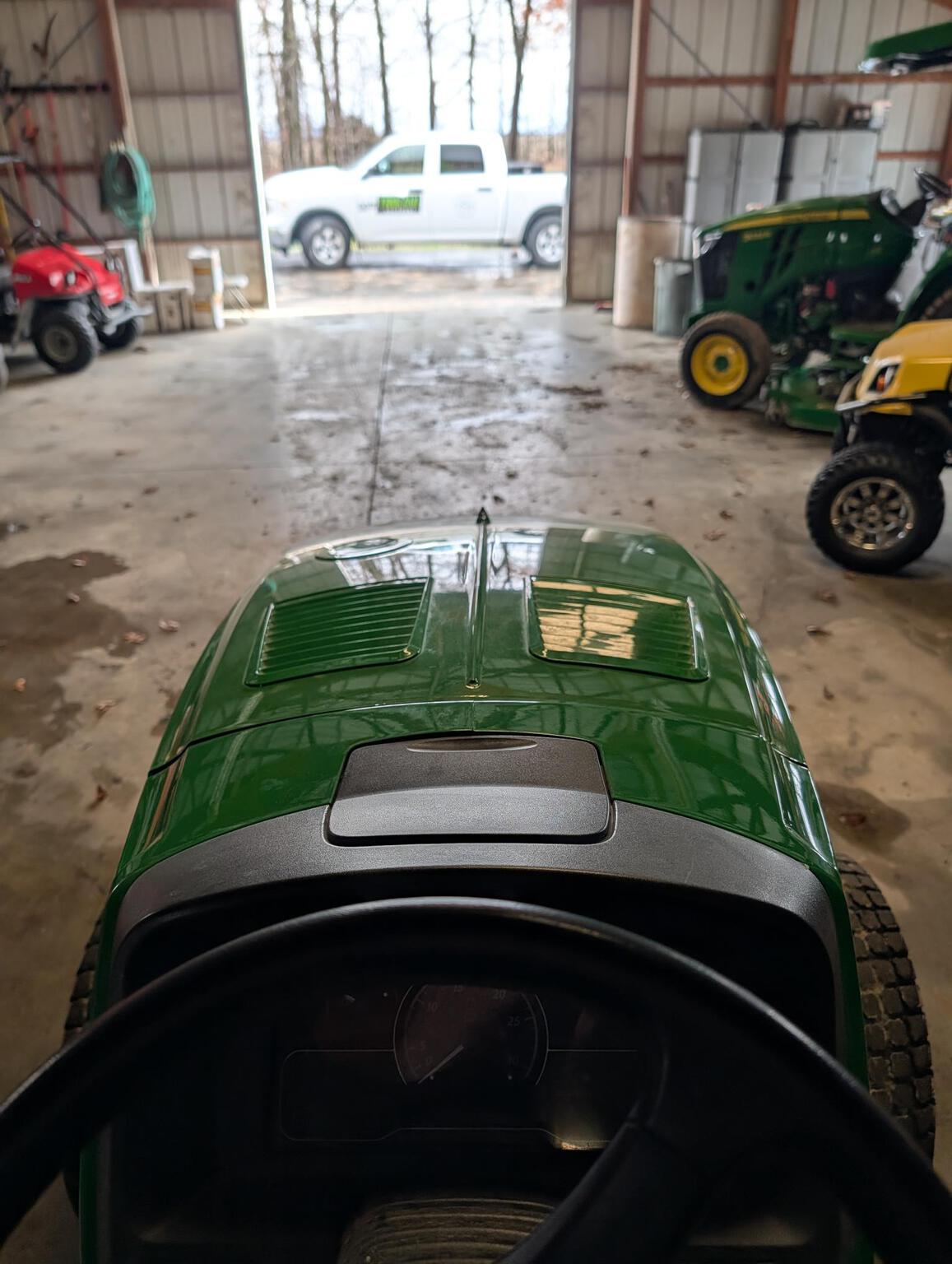 2023 John Deere 3033R Image 7