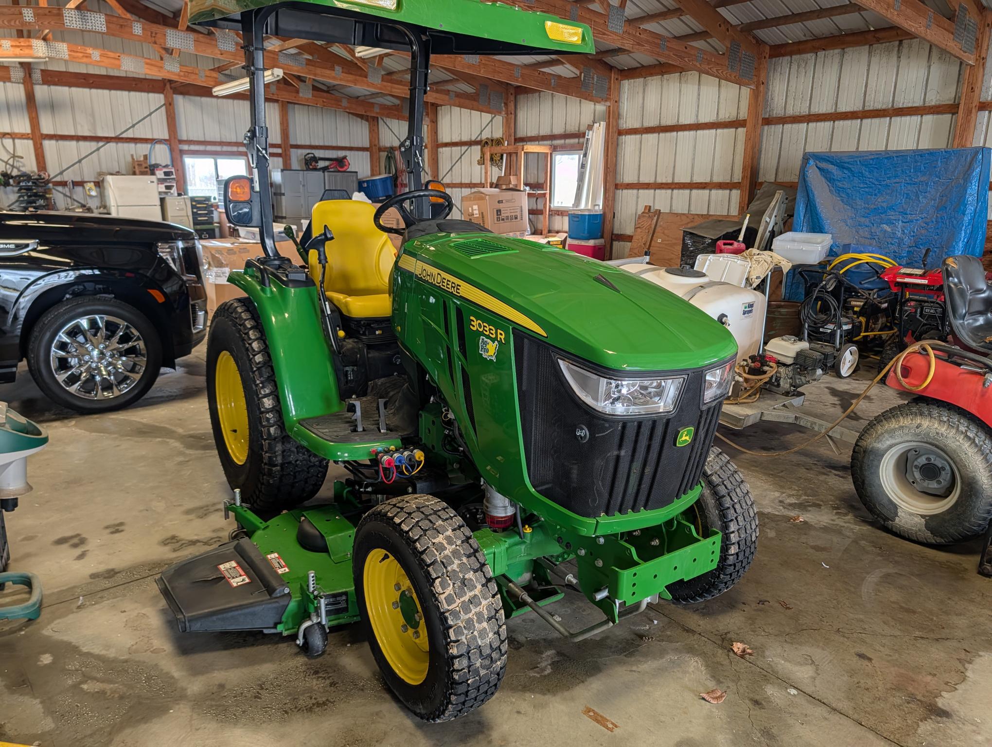 2023 John Deere 3033R Image 1