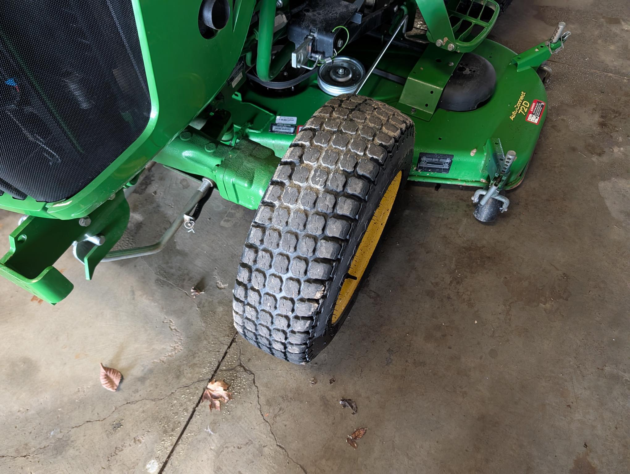 2023 John Deere 3033R Image 10