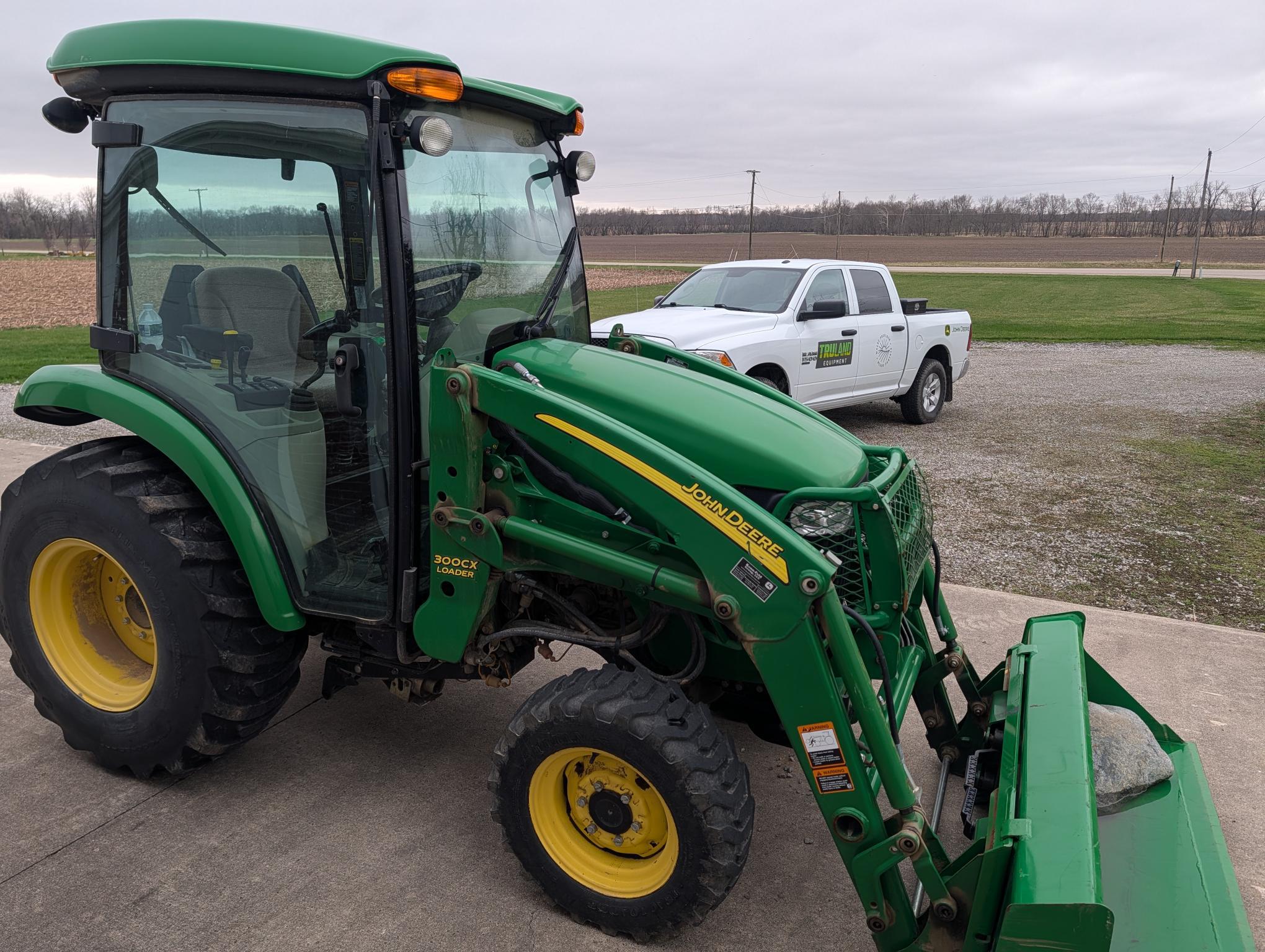 2011 John Deere 3520 Image 2