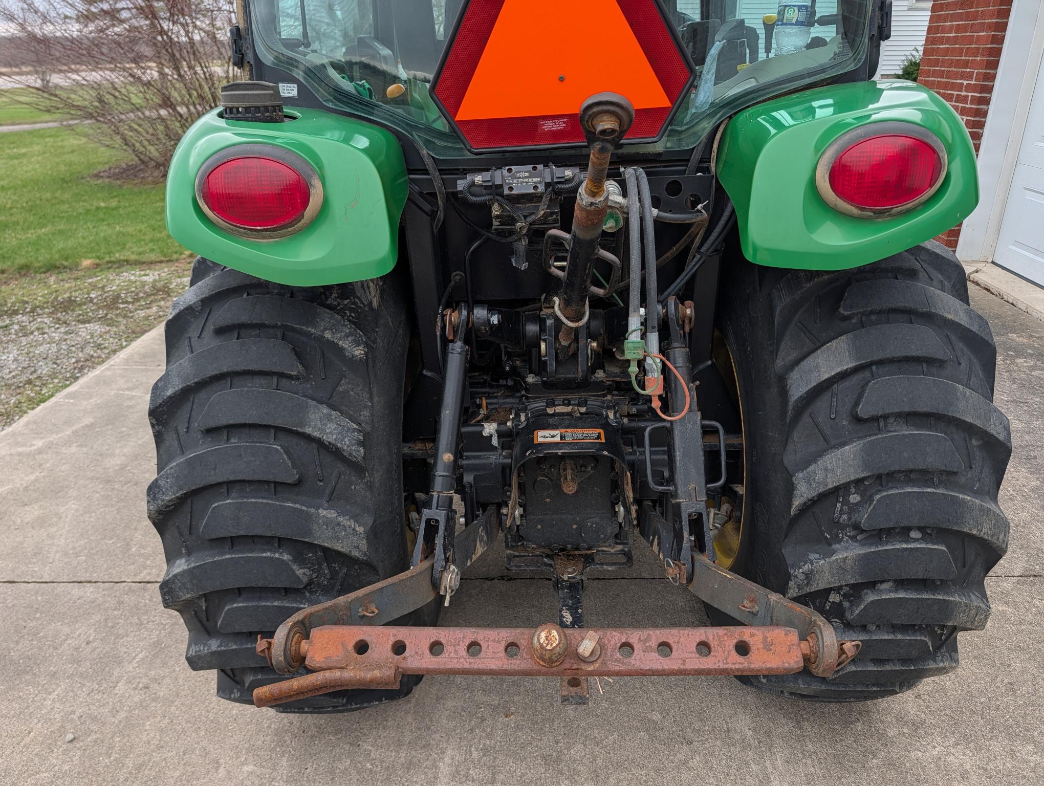 2011 John Deere 3520 Image 10