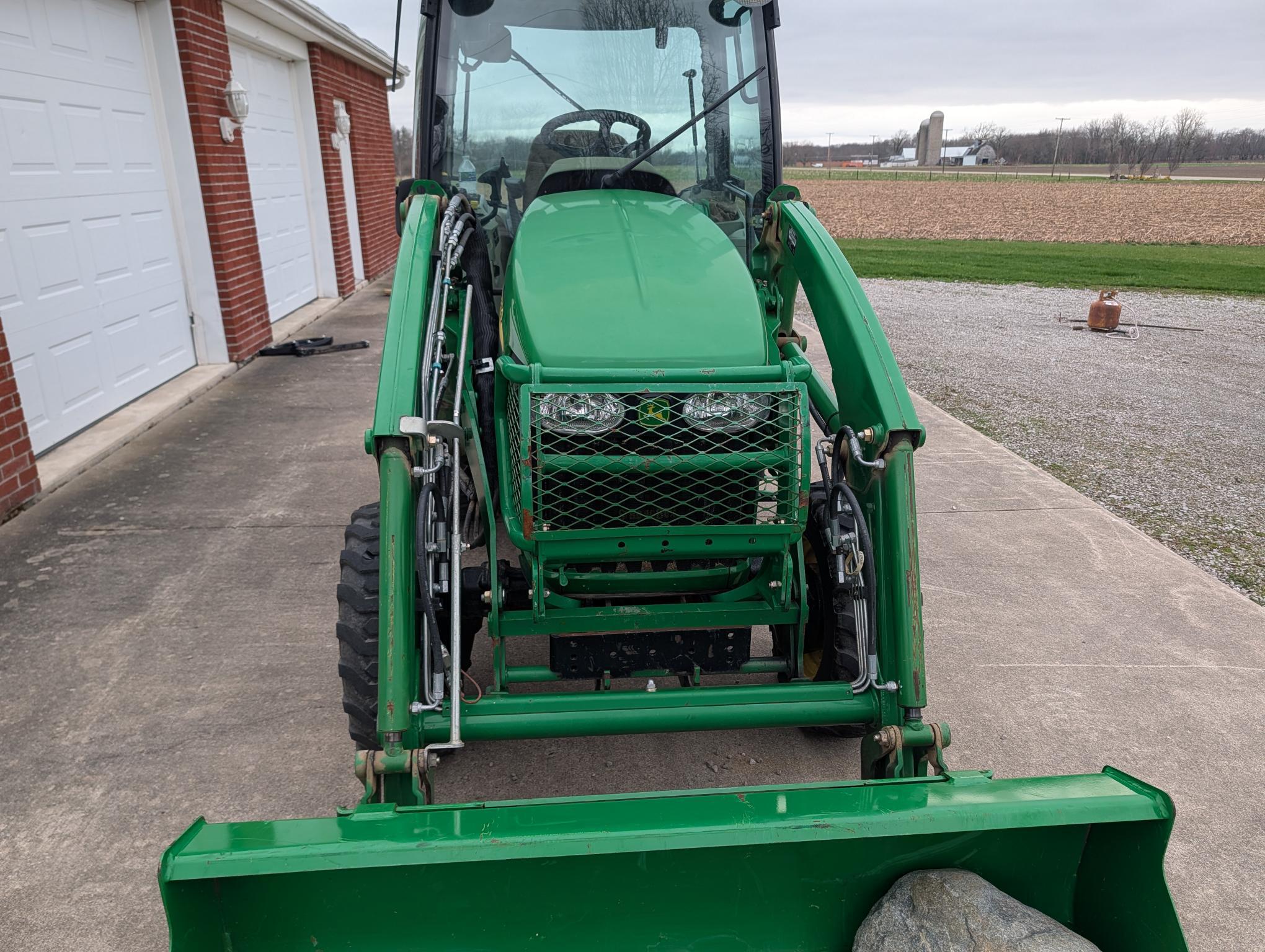 2011 John Deere 3520 Image 3