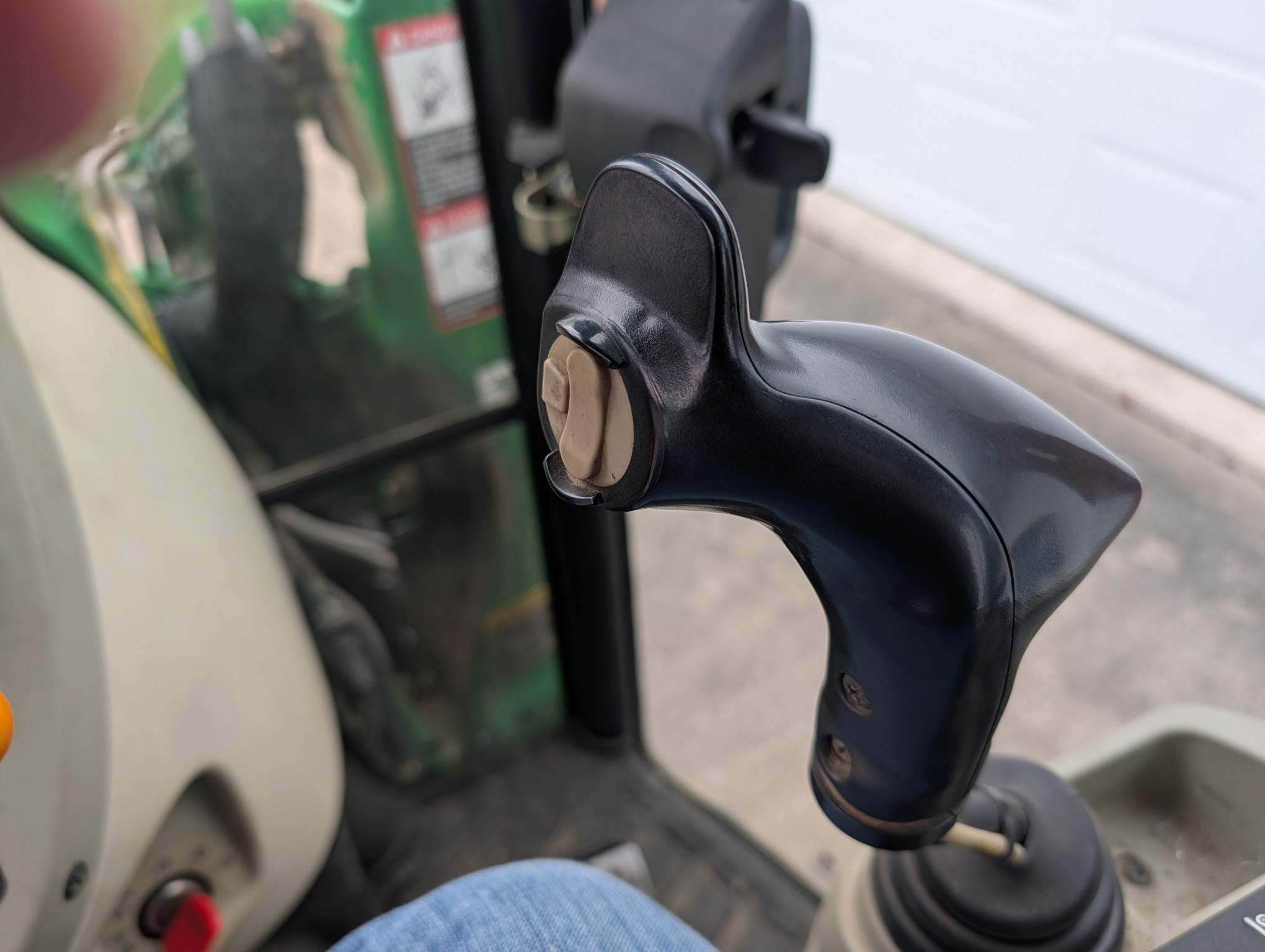 2011 John Deere 3520 Image 16