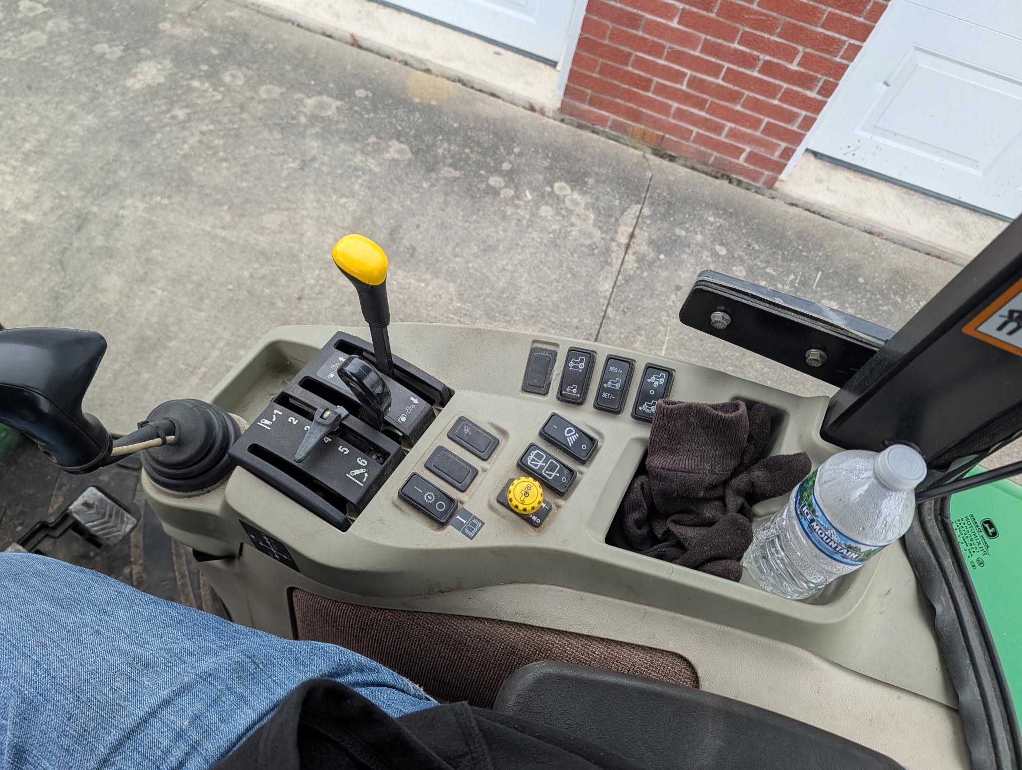 2011 John Deere 3520 Image 17