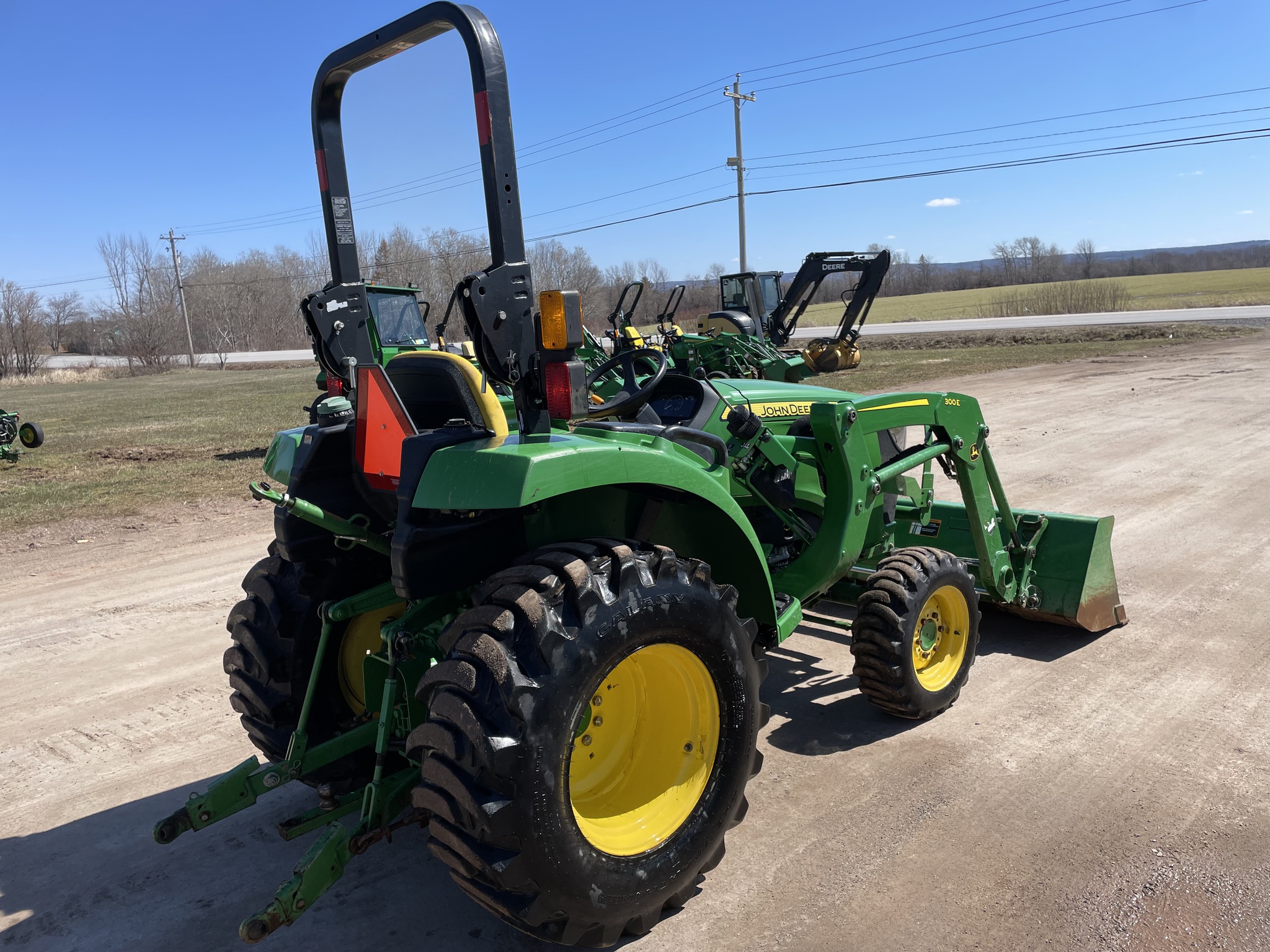2021 John Deere 3035D Image 4
