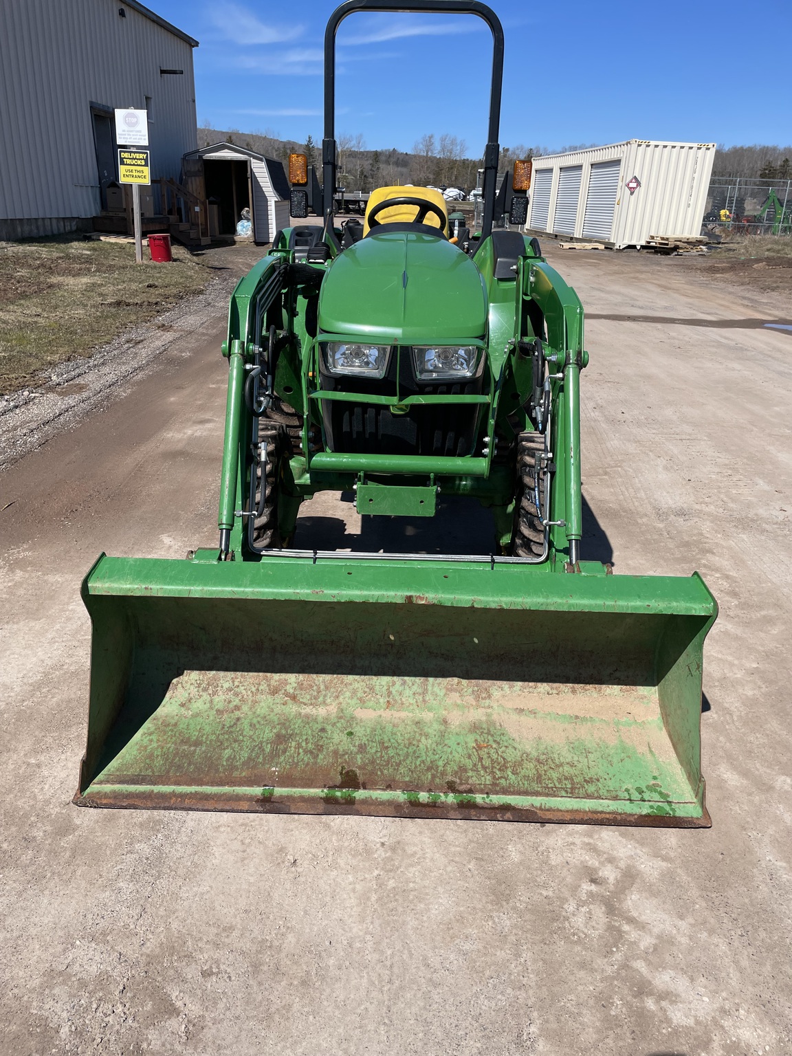 2021 John Deere 3035D Image 6