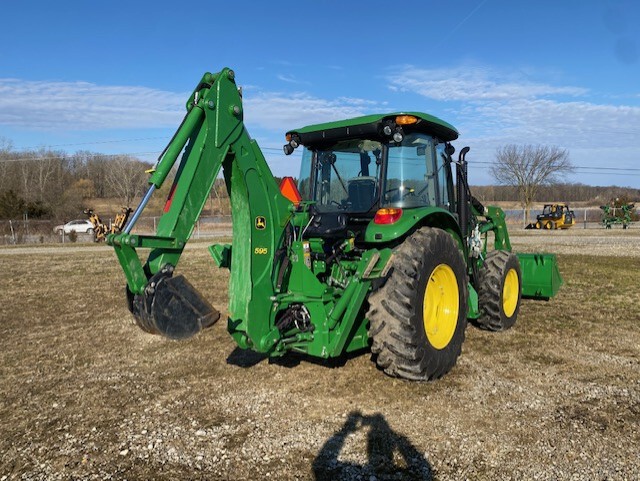 2016 John Deere 5085M Image 3
