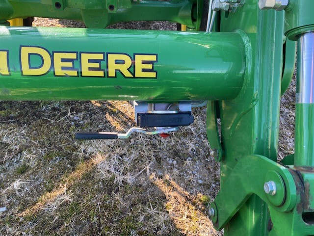 2016 John Deere 5085M Image 5