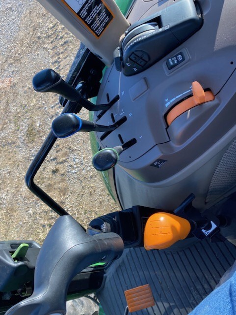 2016 John Deere 5085M Image 8