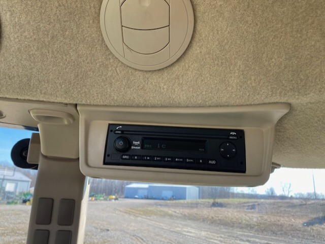 2016 John Deere 5085M Image 9