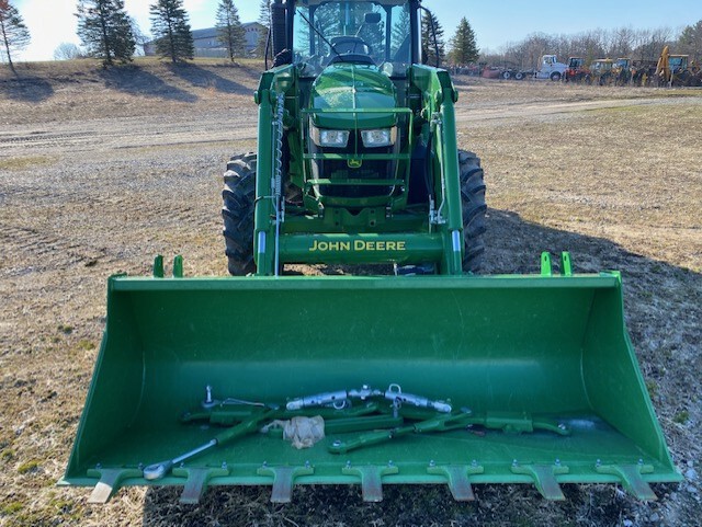 2016 John Deere 5085M Image 11