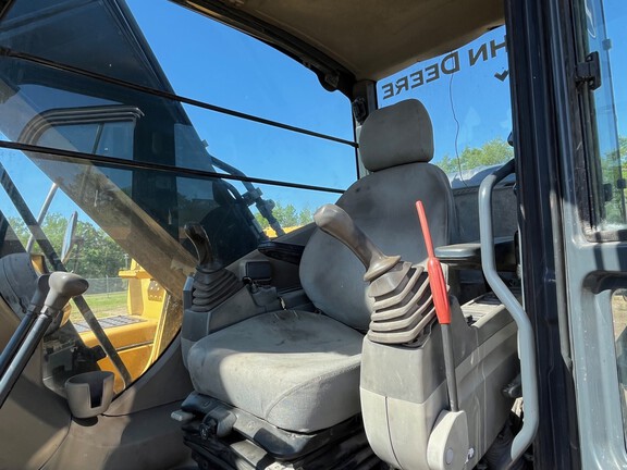 2011 John Deere 200D LC-7