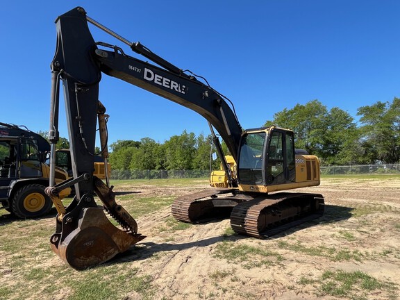 2011 John Deere 200D LC