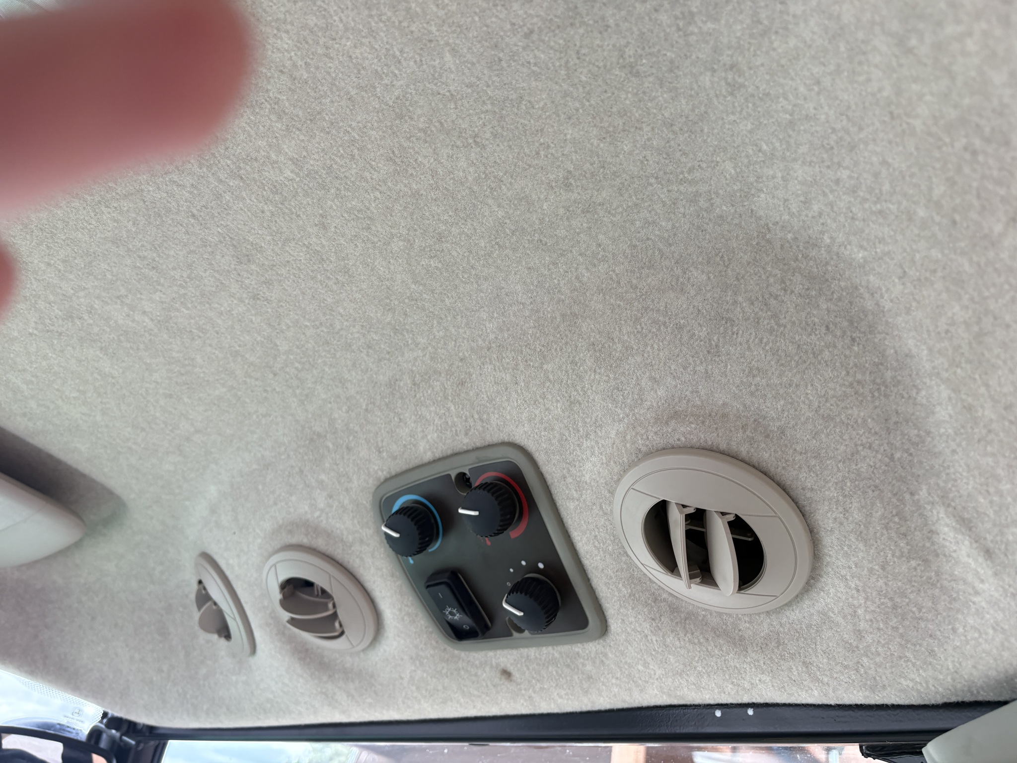 2018 John Deere 3046R Image 18