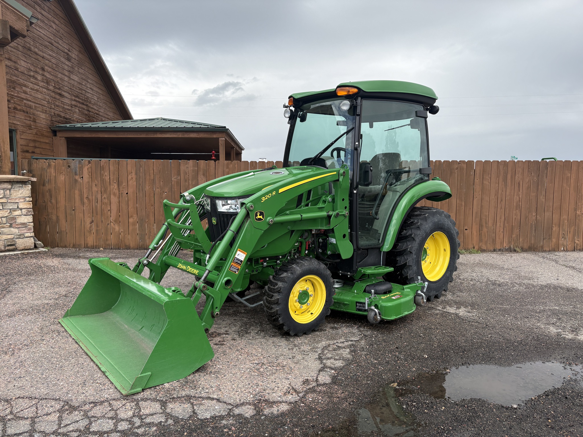 2018 John Deere 3046R Image 1