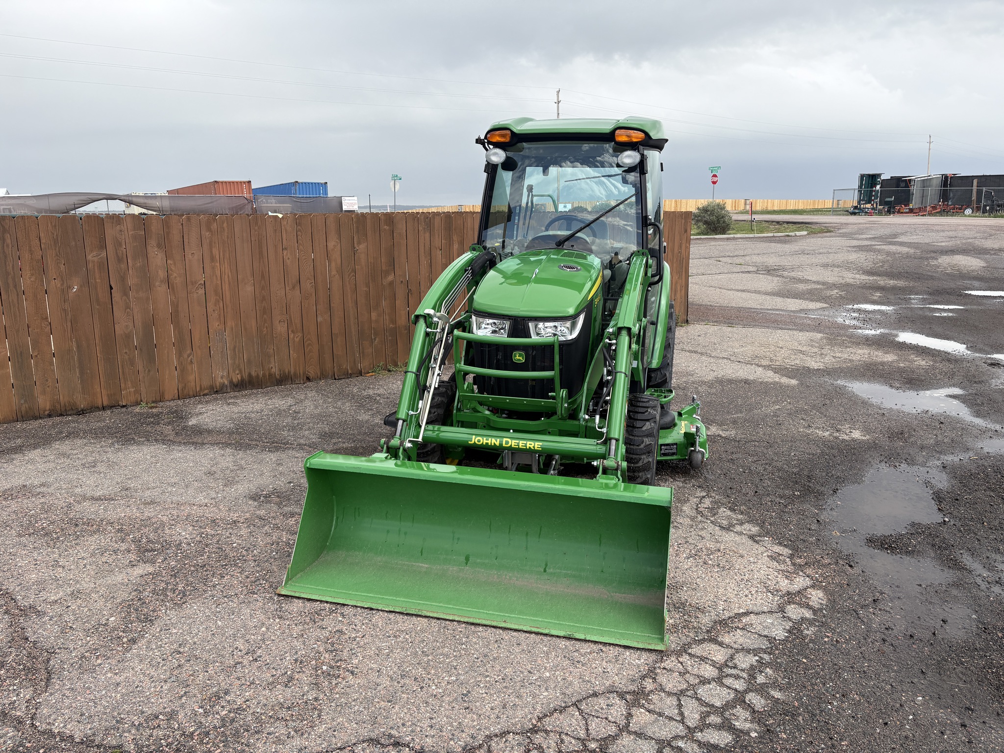 2018 John Deere 3046R Image 6