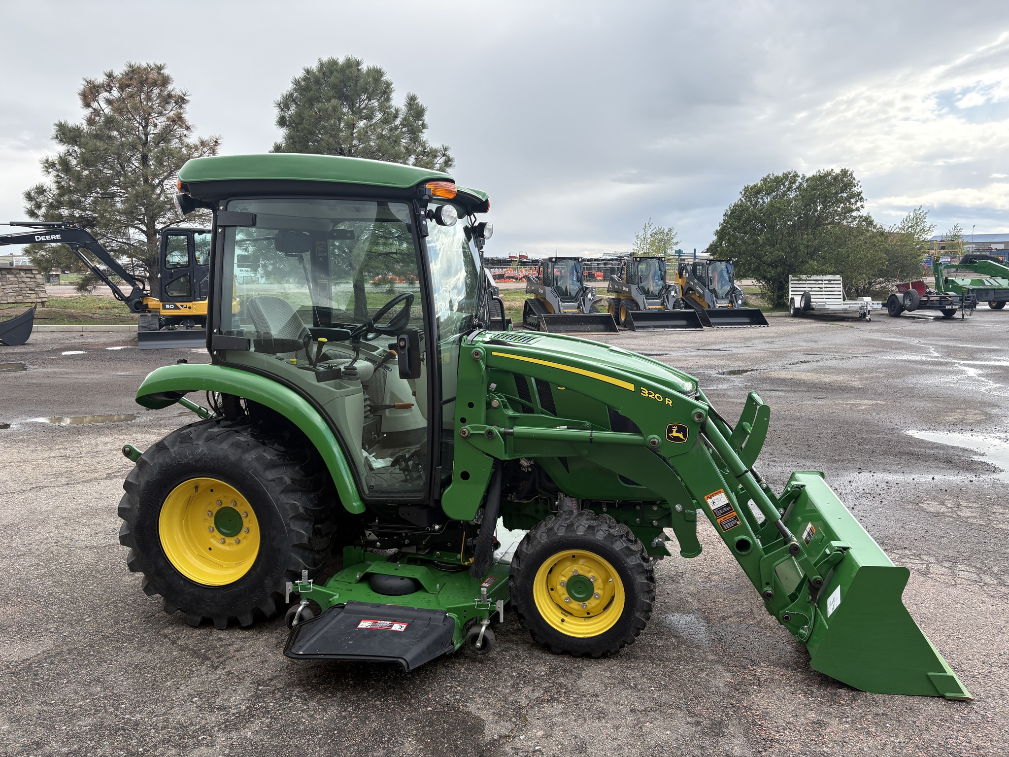 2018 John Deere 3046R Image 5