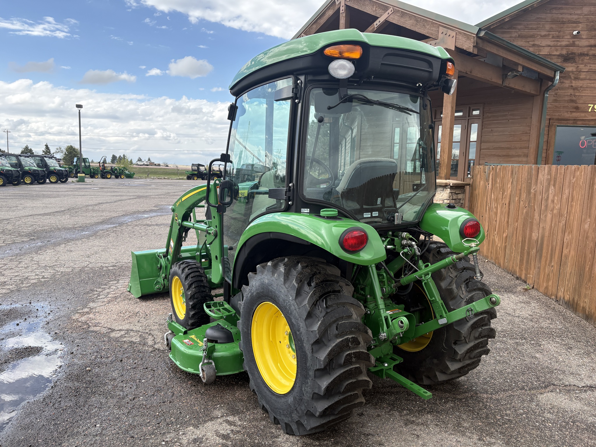 2018 John Deere 3046R Image 2