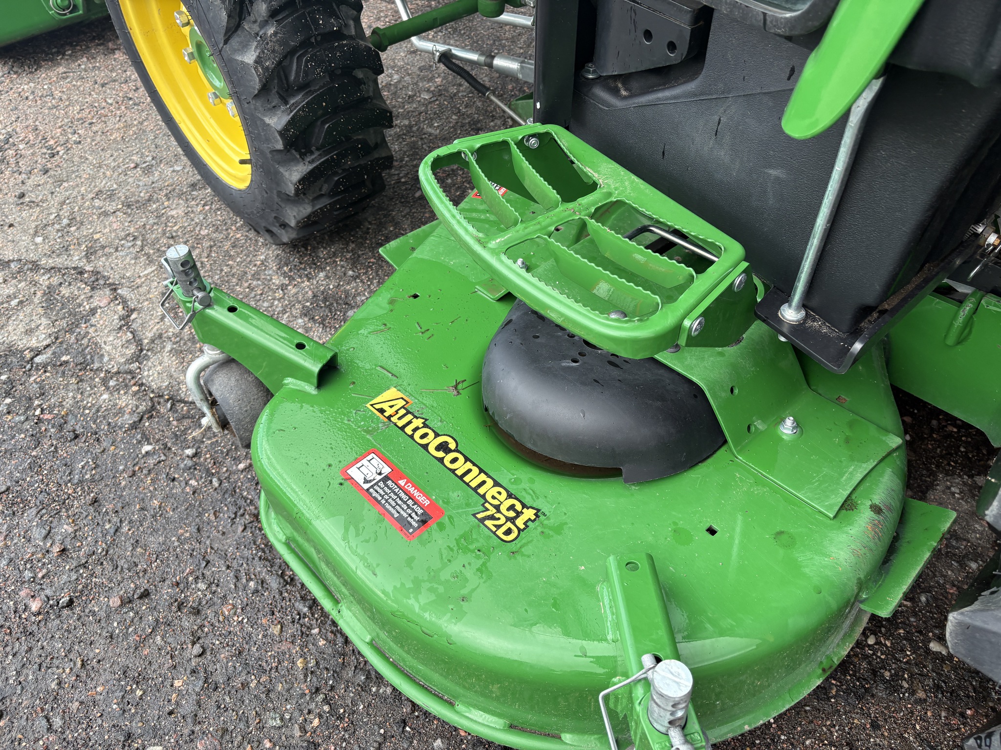2018 John Deere 3046R Image 19