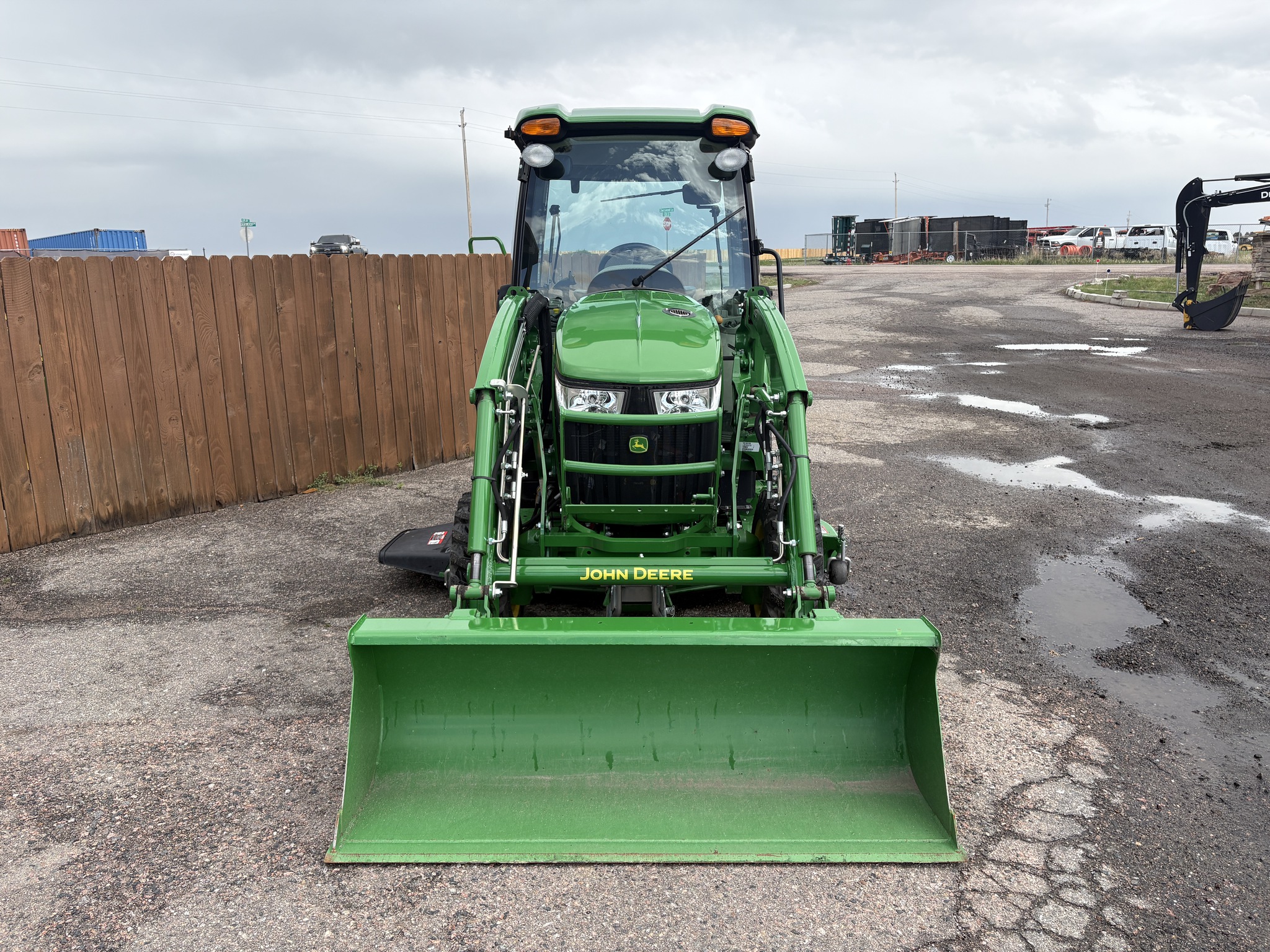 2018 John Deere 3046R Image 7