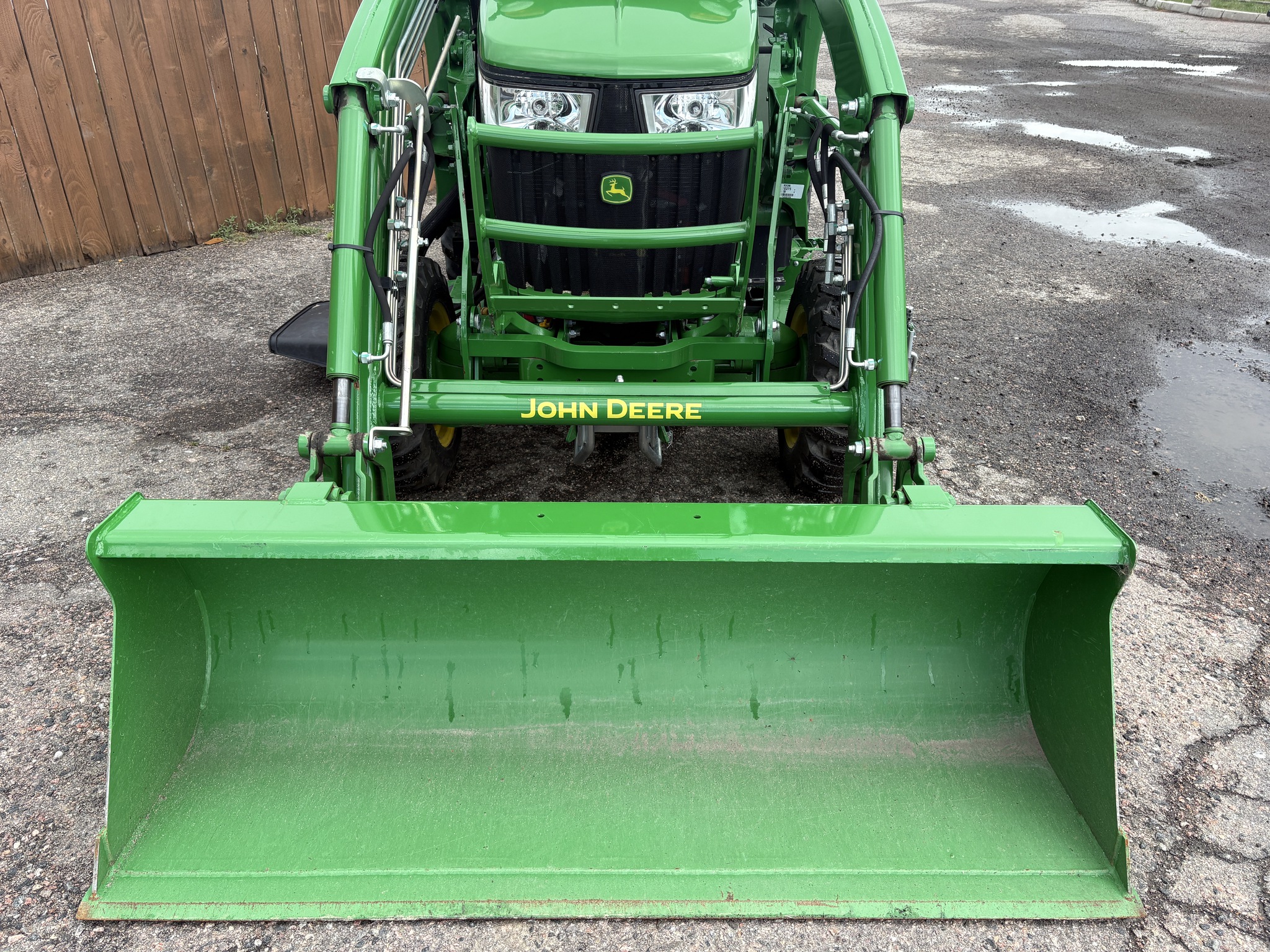 2018 John Deere 3046R Image 20