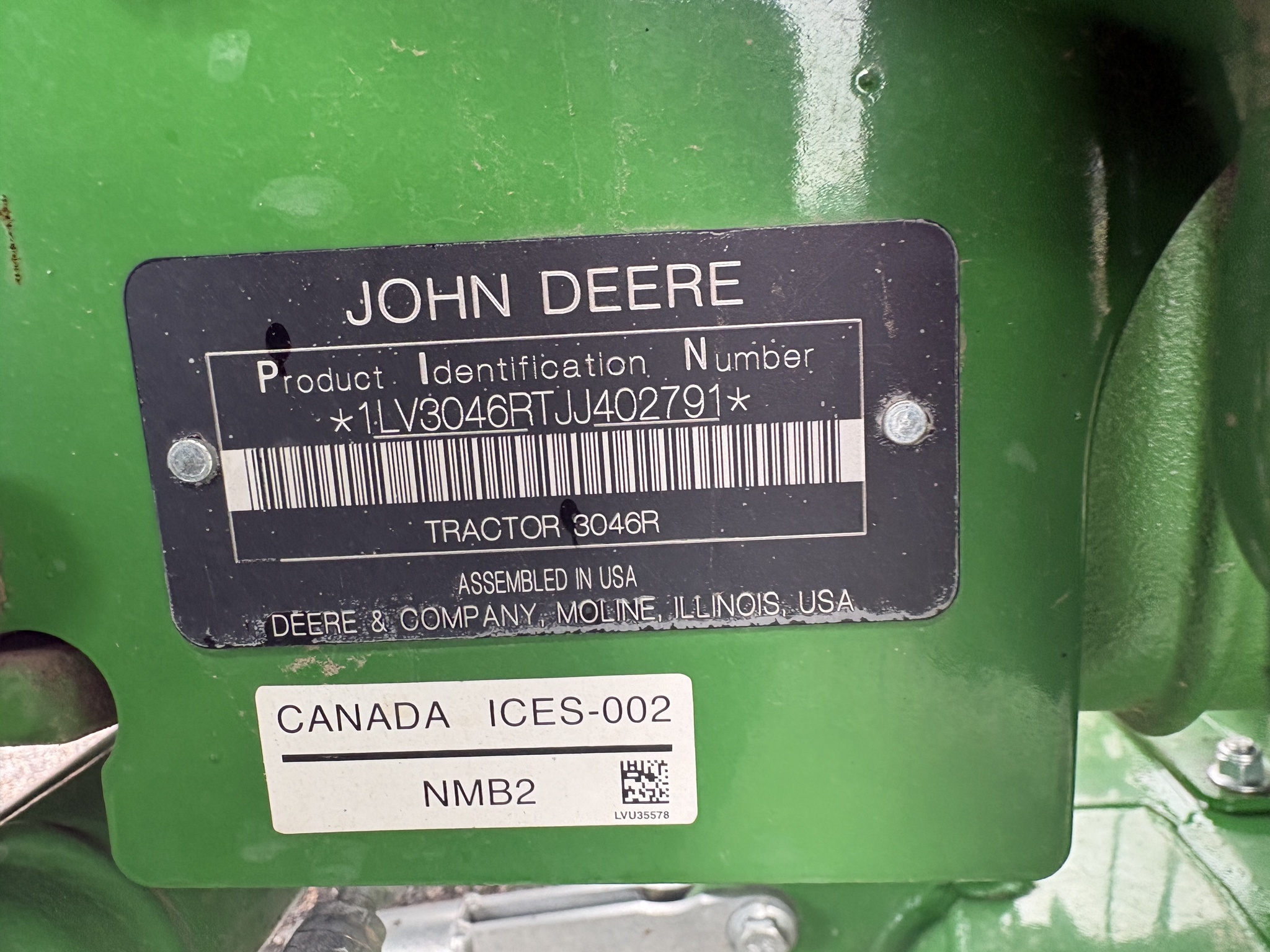 2018 John Deere 3046R Image 23