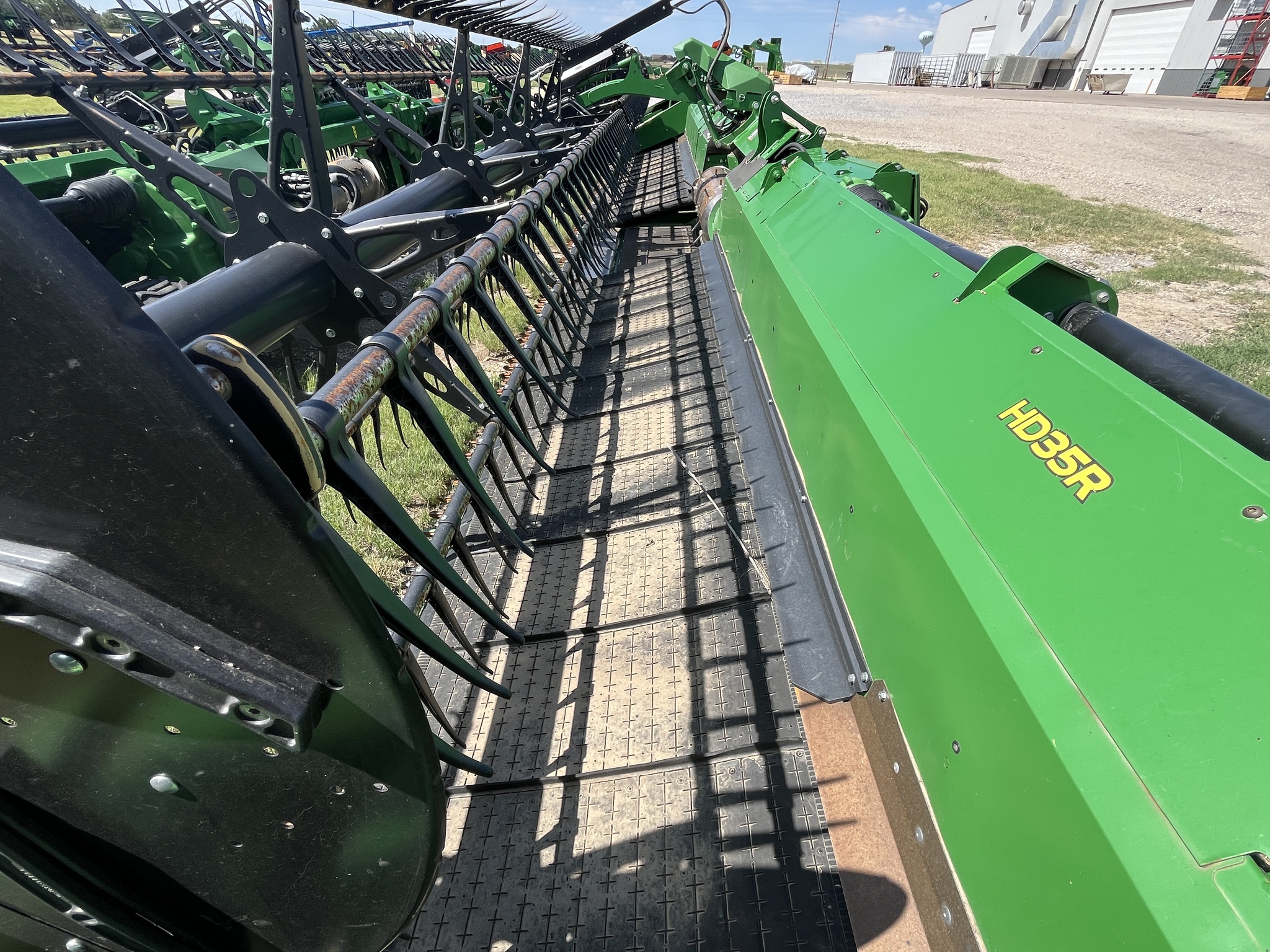 2022 John Deere HD35R Image 6