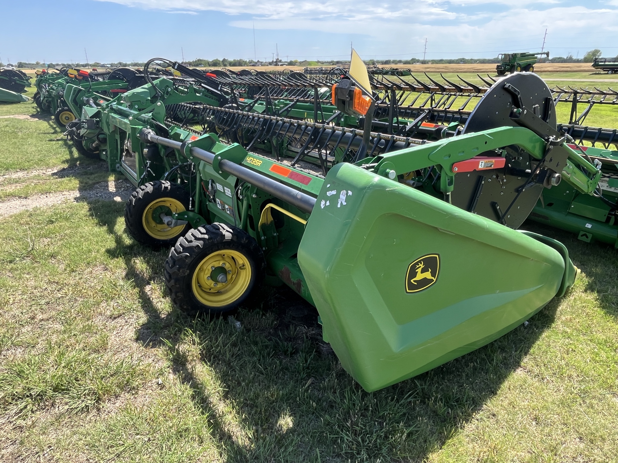 2022 John Deere HD35R Image 5