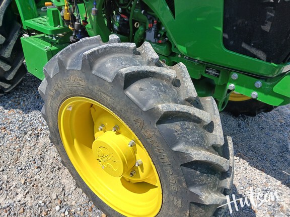 Photo of 2024 John Deere 5050E