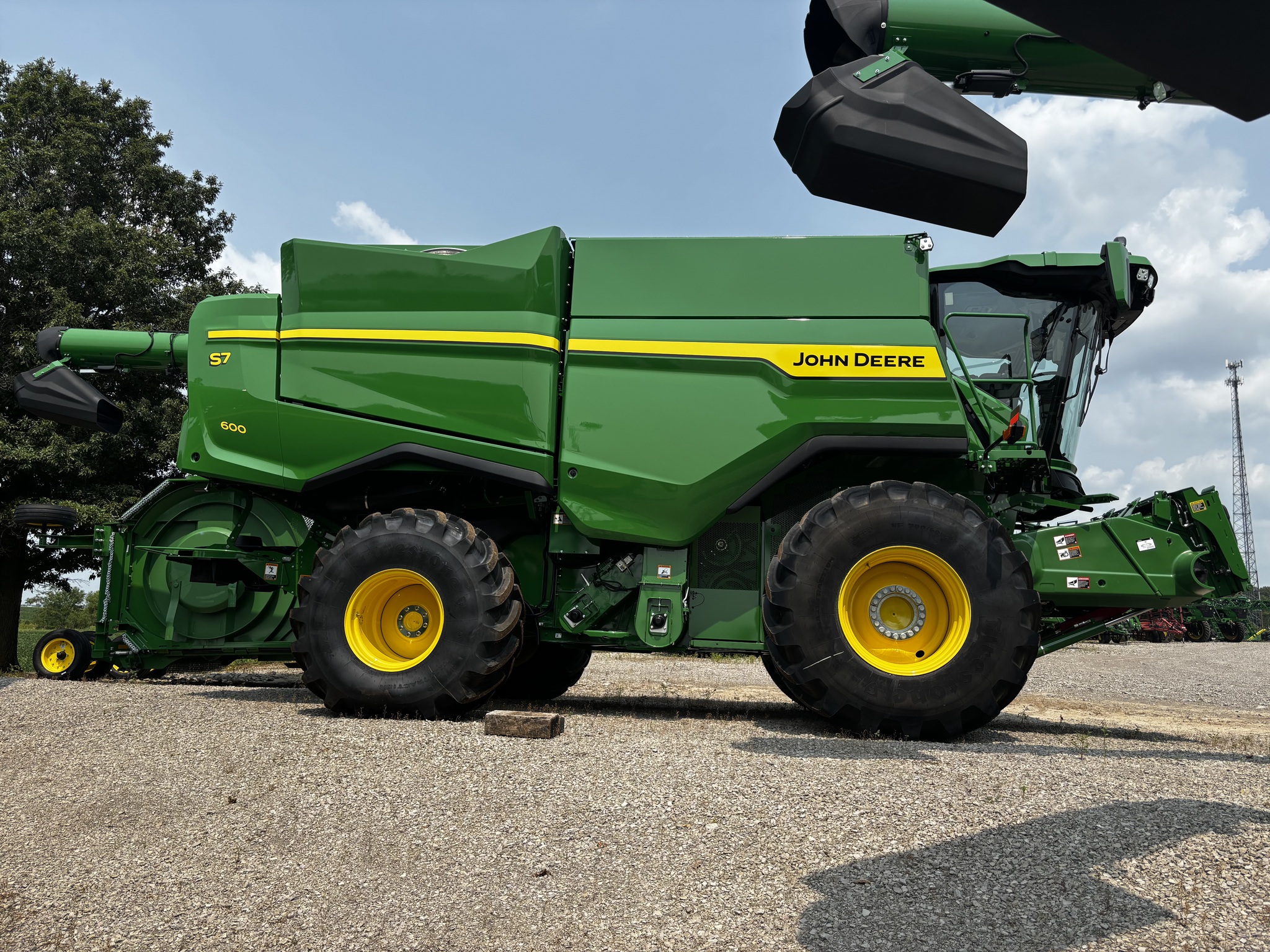 New In-Stock 2026 John Deere S7 600 Combines at Koenig Equipment in Anna, OH - PhotoXL5