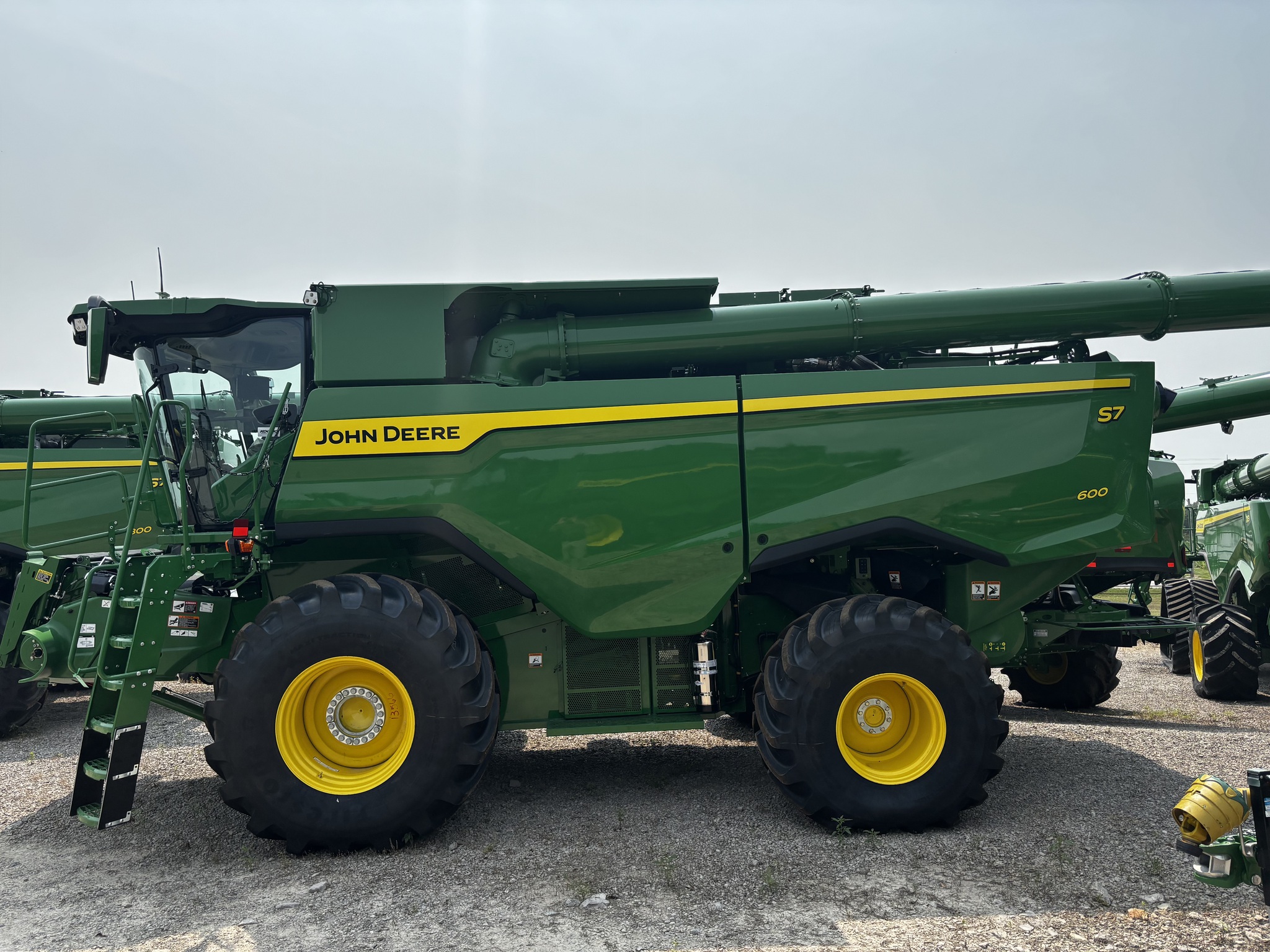 New In-Stock 2026 John Deere S7 600 Combines at Koenig Equipment in Anna, OH - PhotoXL1