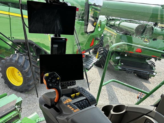 New In-Stock 2026 John Deere S7 600 Combines at Koenig Equipment in Anna, OH - Photo9