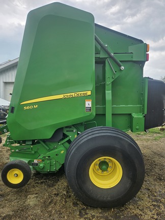  John Deere 560M