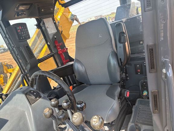 2022 John Deere 872G