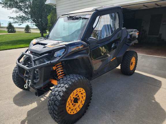 2021 Can-Am COMMANDER XFP Used Equipment