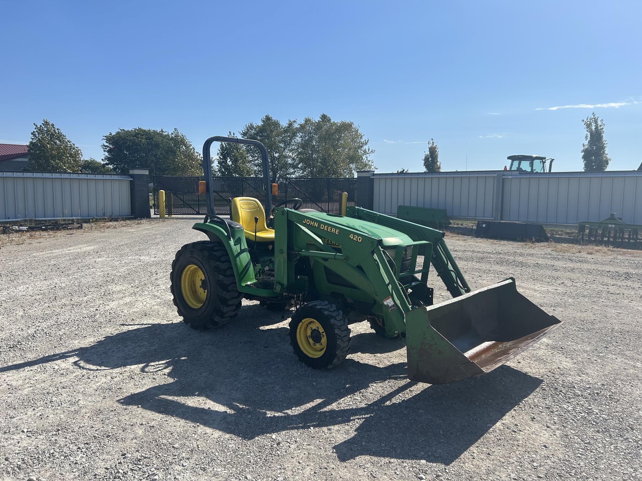 Used 2000 John Deere 4200 Compact Utility Tractors at Koenig Equipment in Franklin, IN - PhotoXL6
