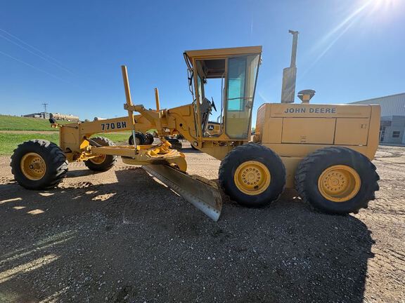 1987 John Deere 770BH