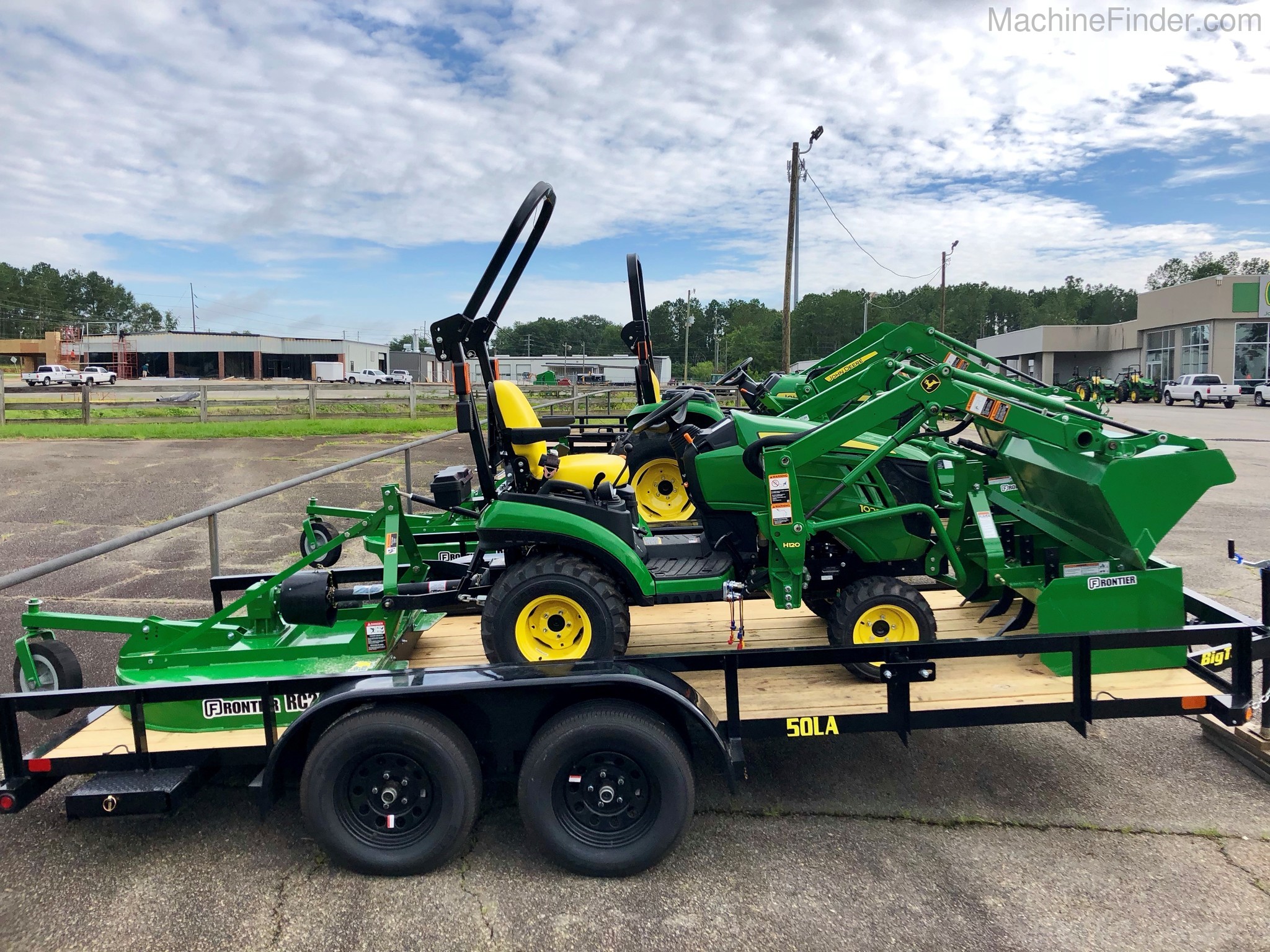 2020 John Deere 1023E Tractor Package Image 2
