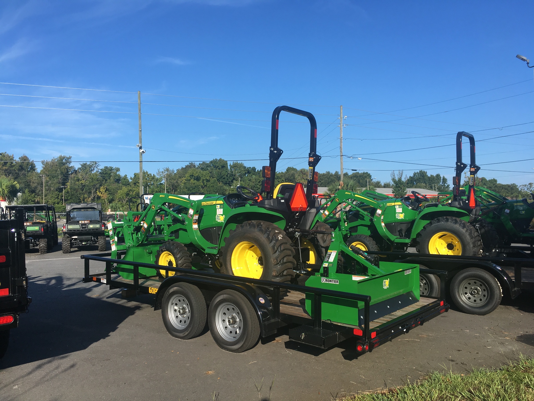 2023 John Deere 3025E Image 4