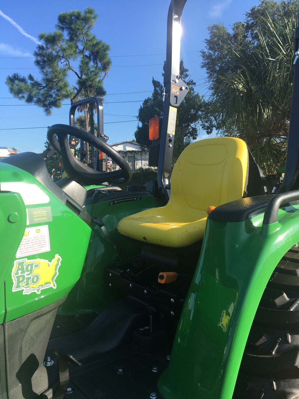 2023 John Deere 3025E Image 6