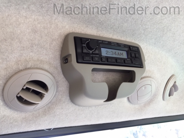 2020 John Deere 3046R Cab Image 8