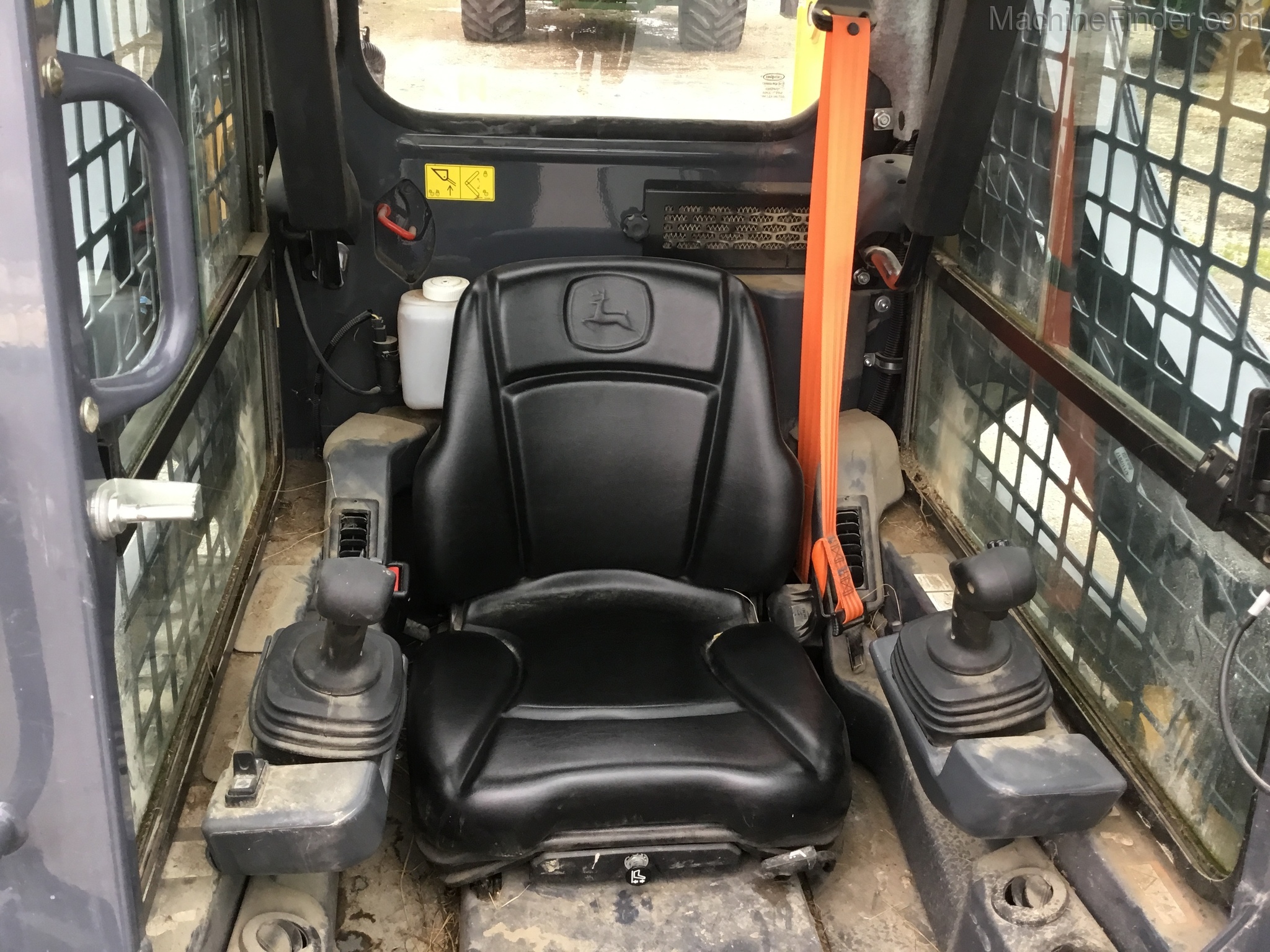 2017 John Deere 318G Image 6