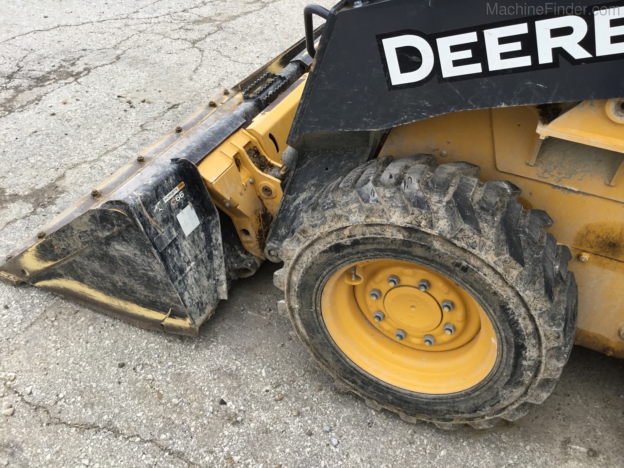 2017 John Deere 318G Image 4