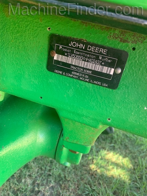 2017 John Deere 5085E Image 6