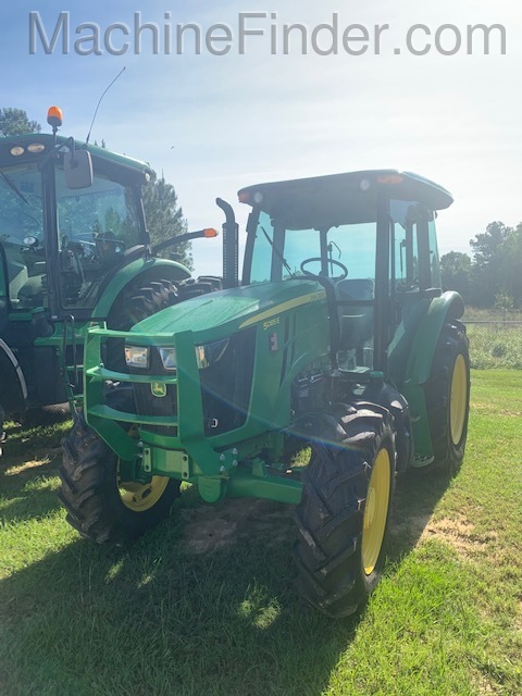 2017 John Deere 5085E Image 2
