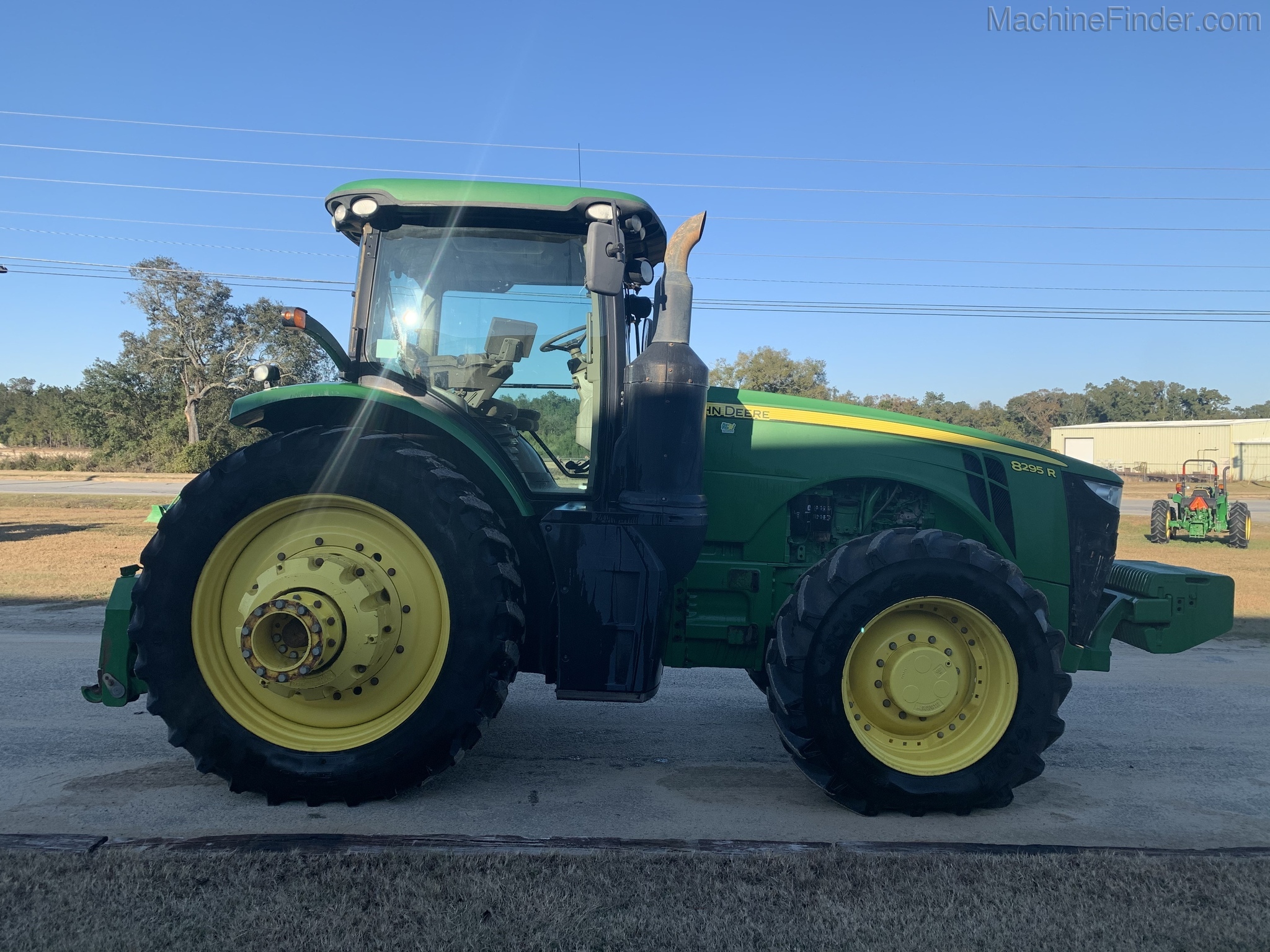 2015 John Deere 8295R Image 4