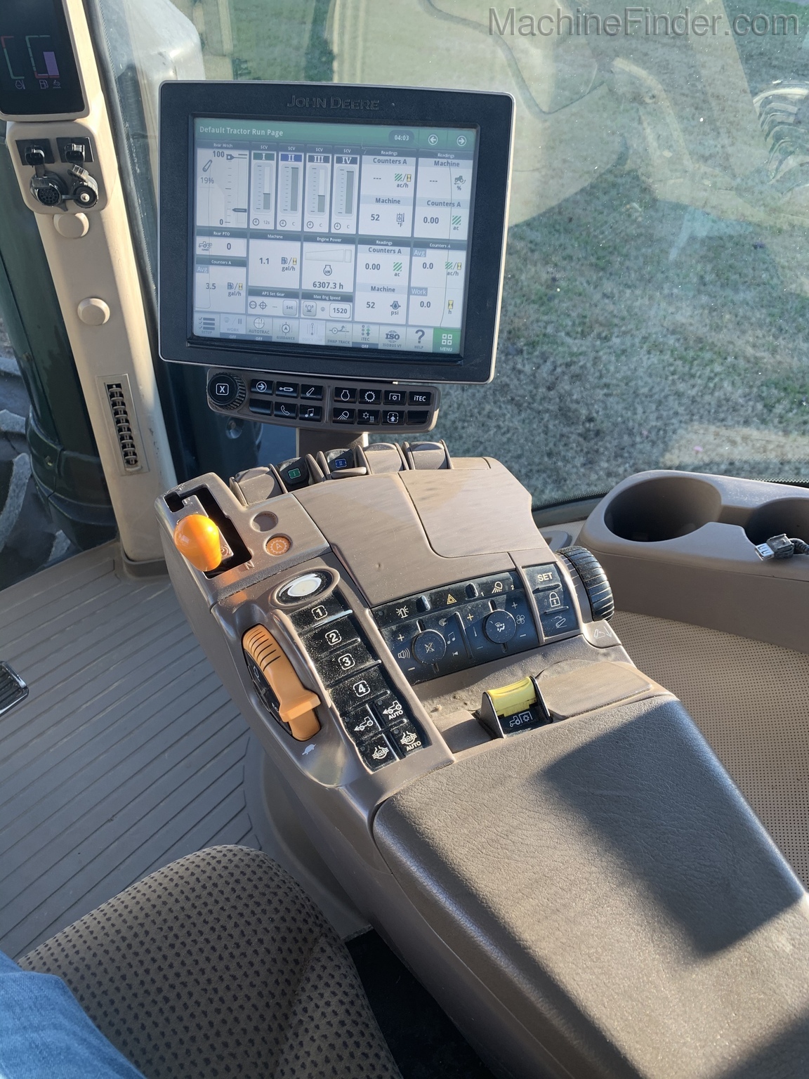 2015 John Deere 8295R Image 9