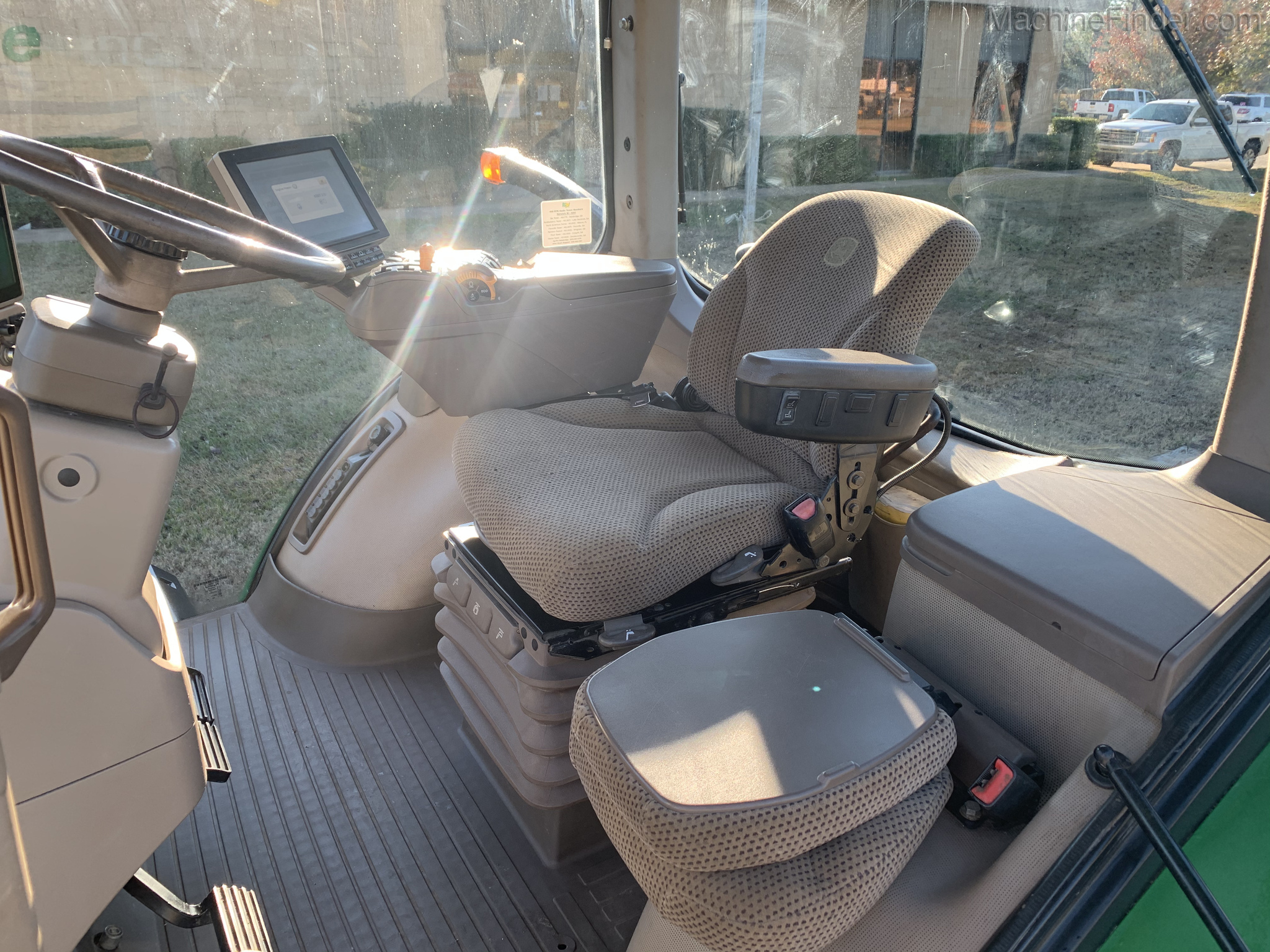 2015 John Deere 8295R Image 8